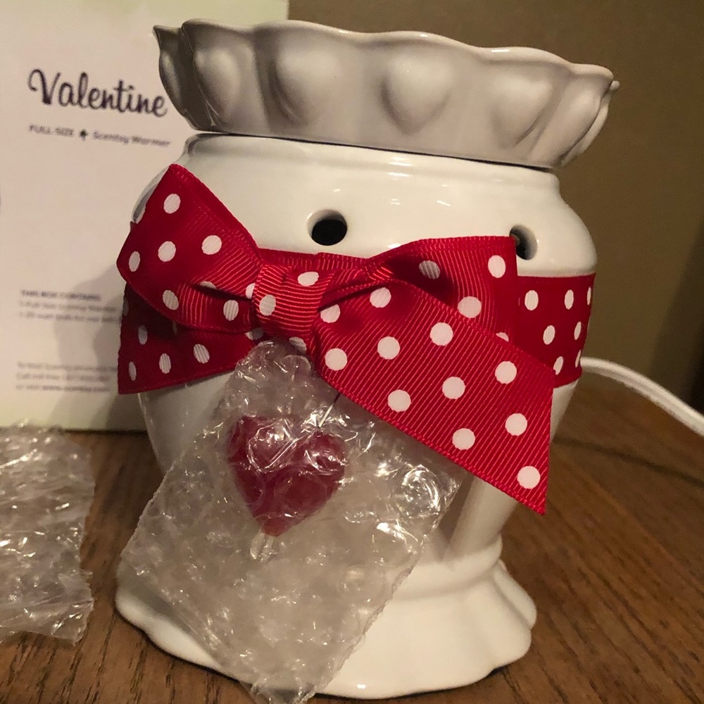 NIB Authentic Valentine Scentsy Warmer